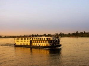 tourist-cruise-sailing-on-the-nile-river