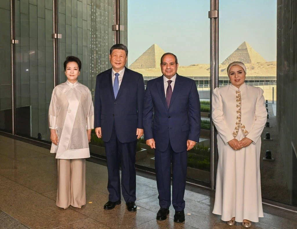 Xi Jinping welcomed by El-Sisi in G.E.M.
